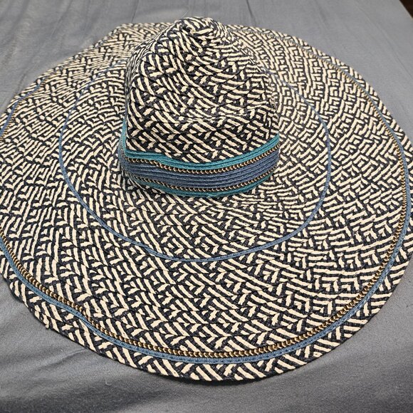 Floppy Beach Hat - Picture 2 of 2